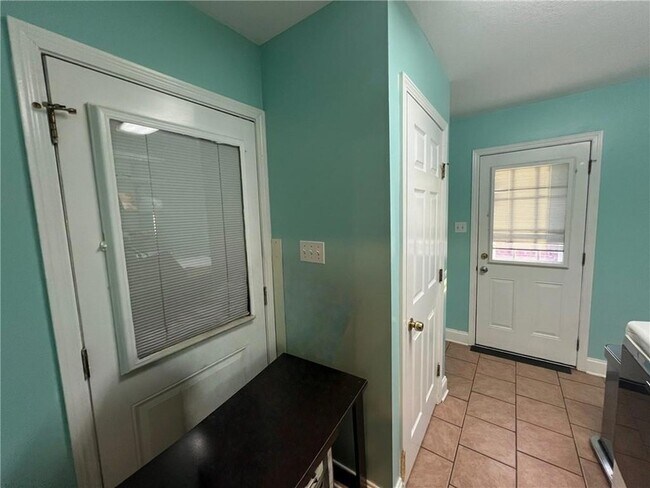 Building Photo - 2816 Munster Blvd