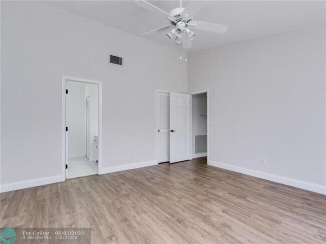 Building Photo - 9420 NW 31st Pl