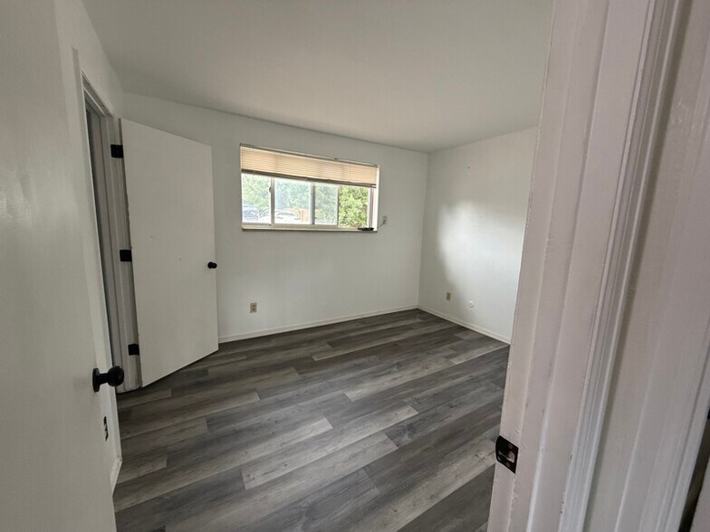 Building Photo - 211 S Brentwood St