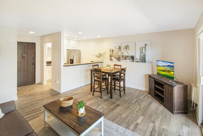Building Photo - 77805 California Dr