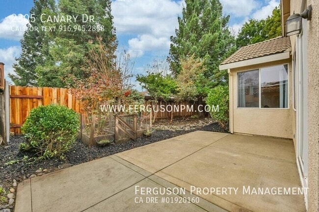 Building Photo - 2305 Canary Dr