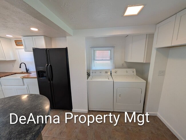 Building Photo - Remodeled 2 -3 bedroom home Elyria