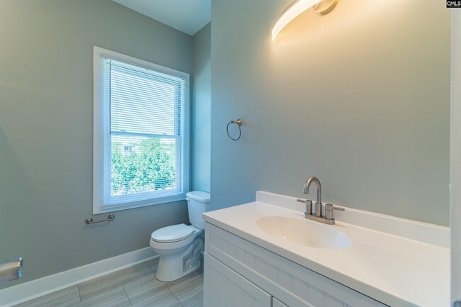 Building Photo - 122 Tryon St