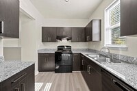 Building Photo - Grand Oaks Apartment Homes