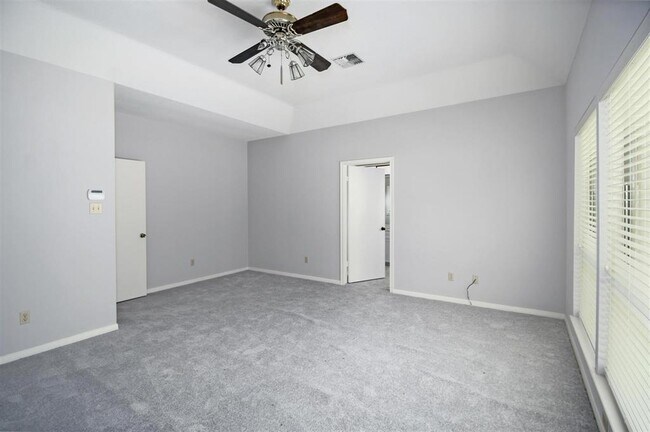Building Photo - 3323 Village Falls Ct