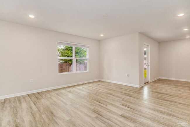 Building Photo - 4423 White Cedar Ct
