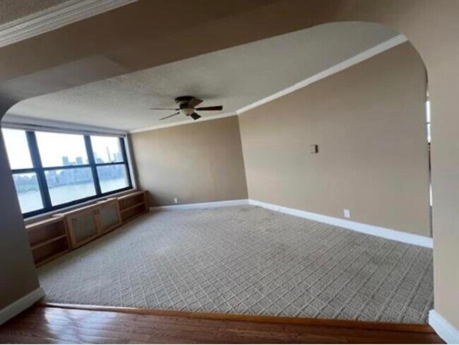 Building Photo - 7004 BLVD E