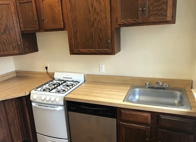 Building Photo - 570 Bloomfield Ave