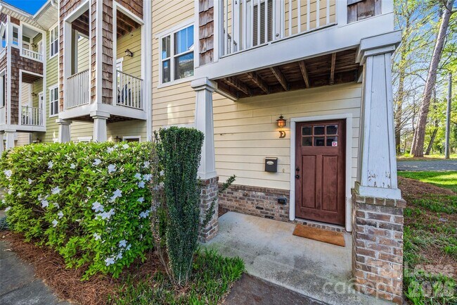 Building Photo - 1733 Matheson Ave