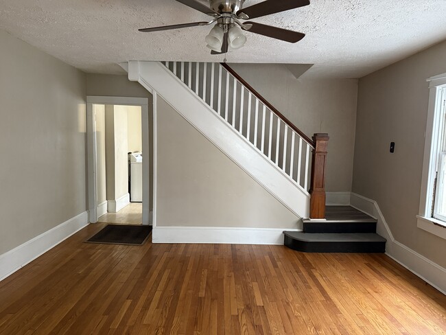 Building Photo - 914 W King St