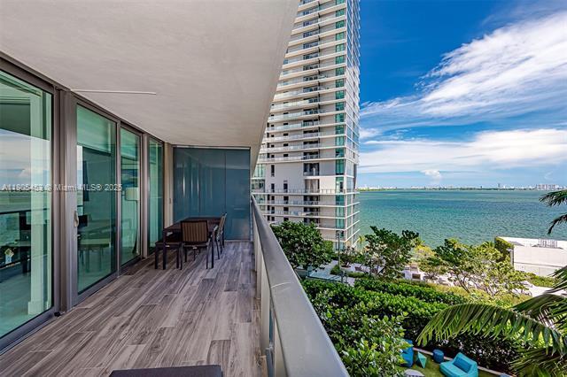 Building Photo - 650 NE 32nd St