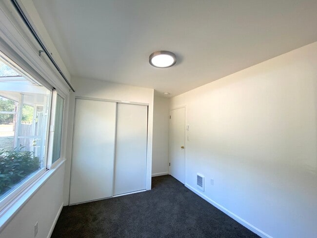 Building Photo - Dudley 3502-3504#