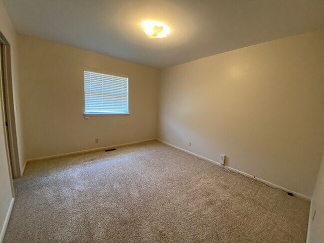 Building Photo - LARGE | 3 Bed | 2 Bath | Midtown Tulsa