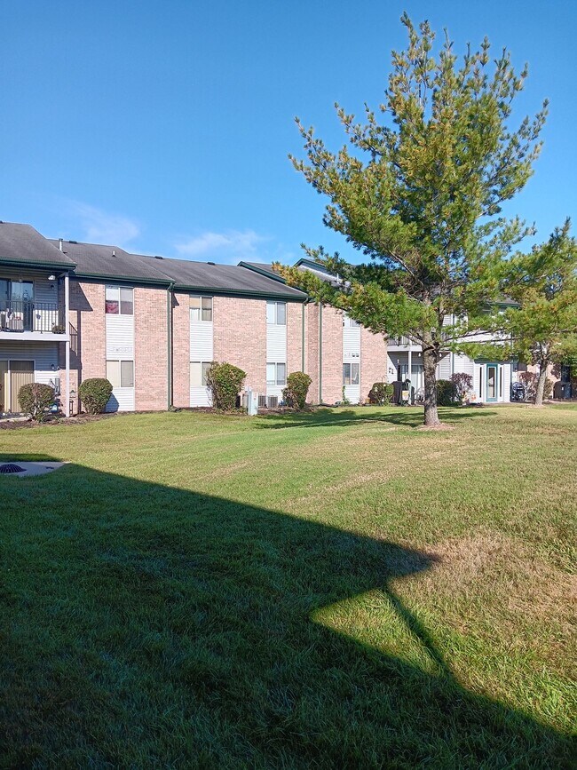 Building Photo - Spacious two bedroom two bath