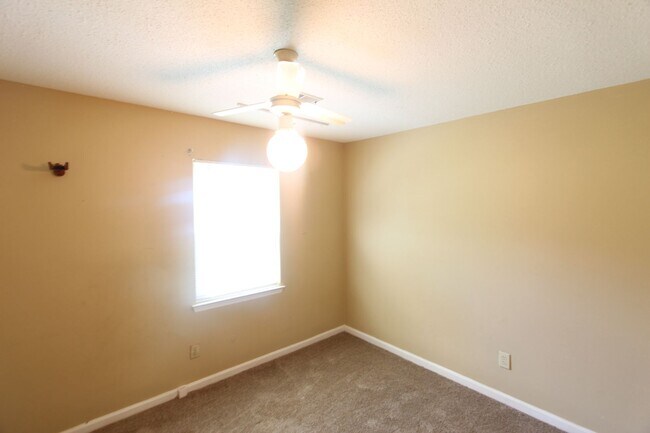 Building Photo - New On The Market with Fresh Updates!! Better Hurry!!