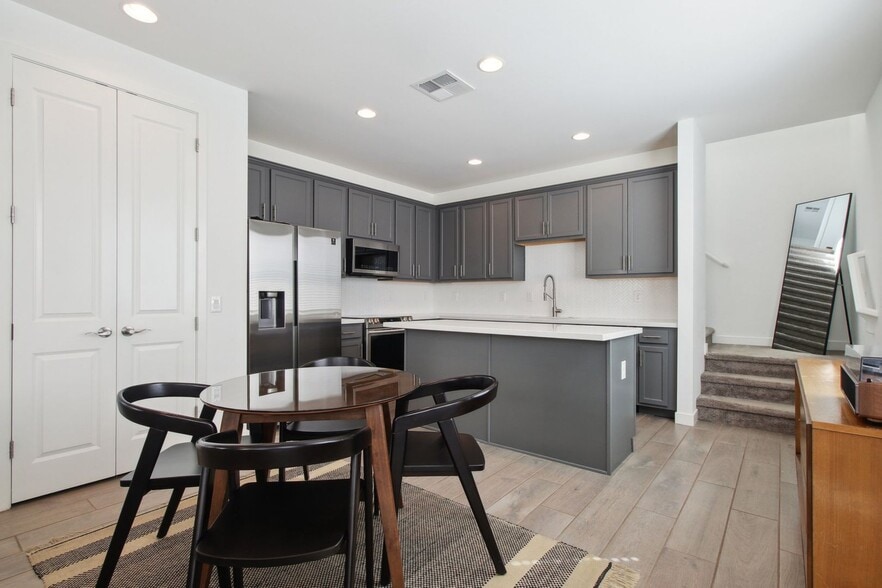 Building Photo - 5464 S Dillon Cir