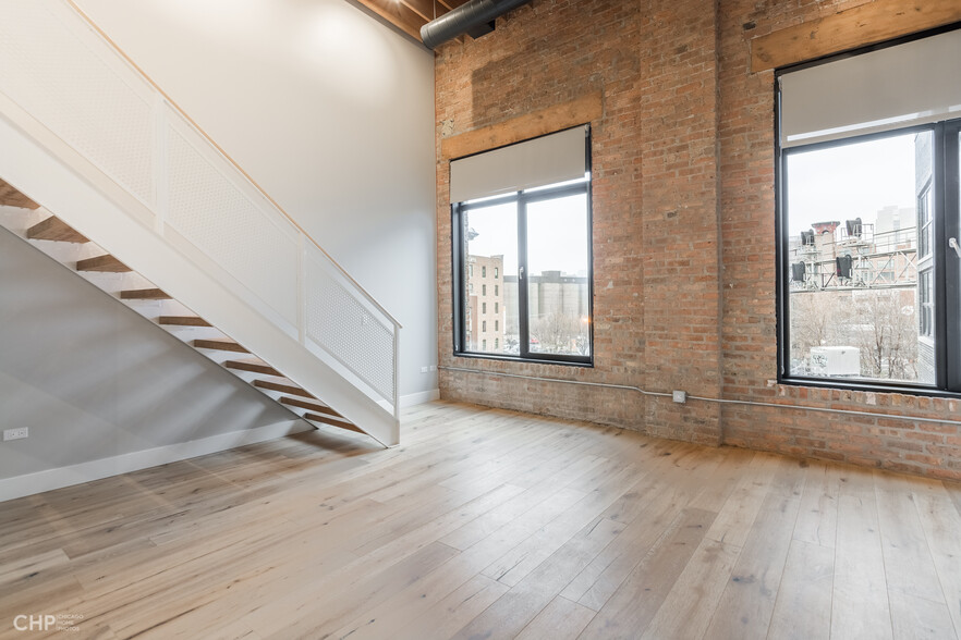 Building Photo - 729 N Sangamon St