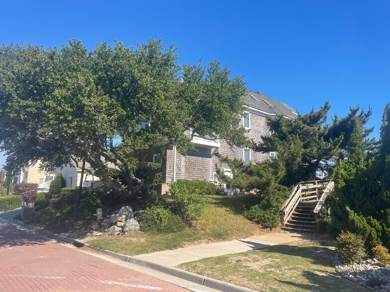 Building Photo - 3840 Bay Oaks Pl