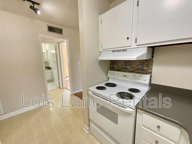 Building Photo - 867 Colony Dr