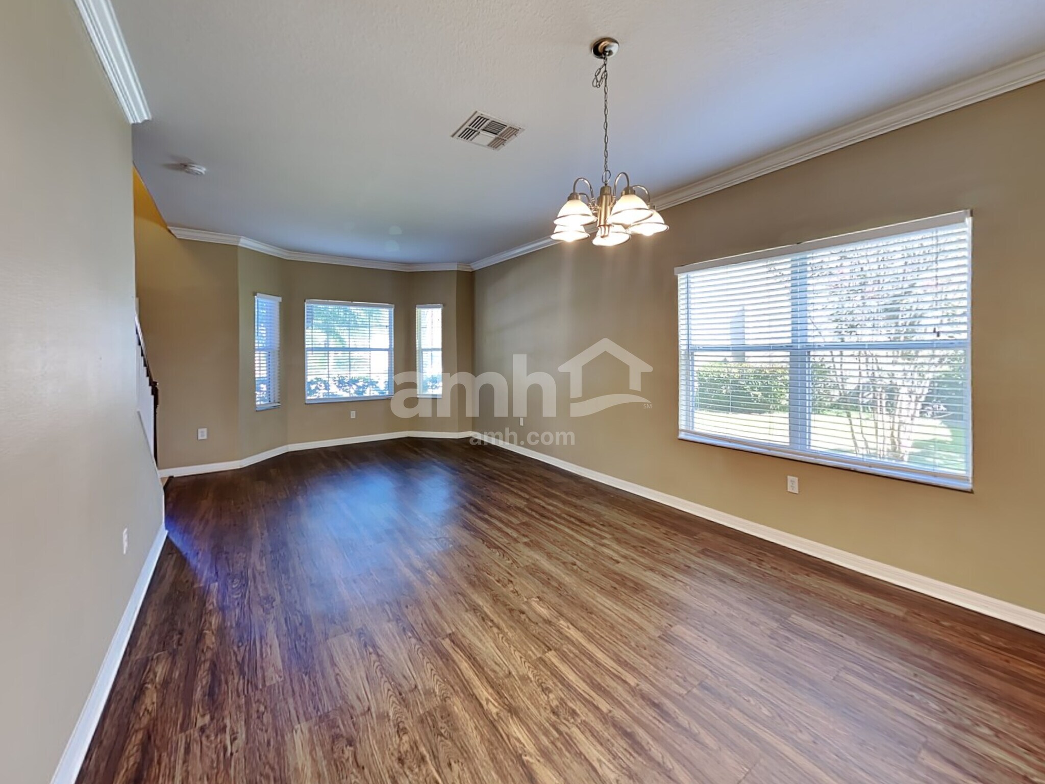Building Photo - 3247 Chessington Dr