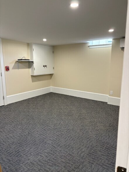 Building Photo - 21 S Clinton St