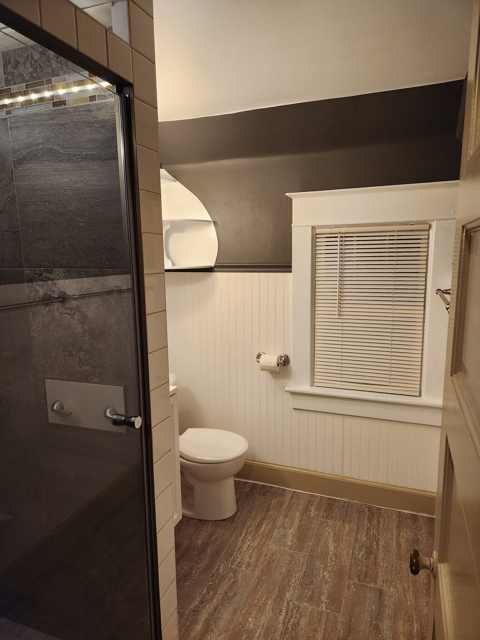 Building Photo - 614 Isabella St