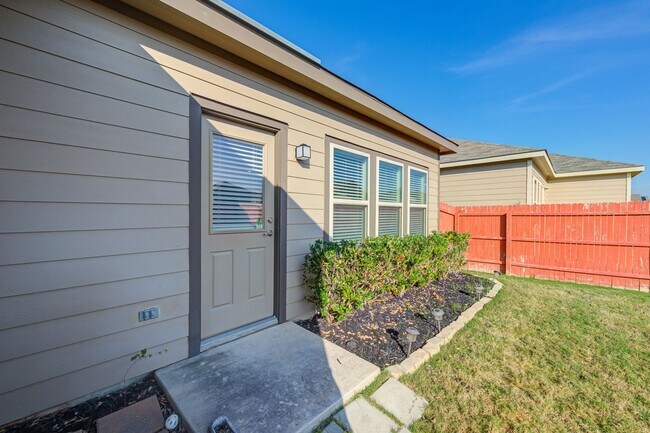 Building Photo - New one story rental home in NE San Antonio available for asap move in.