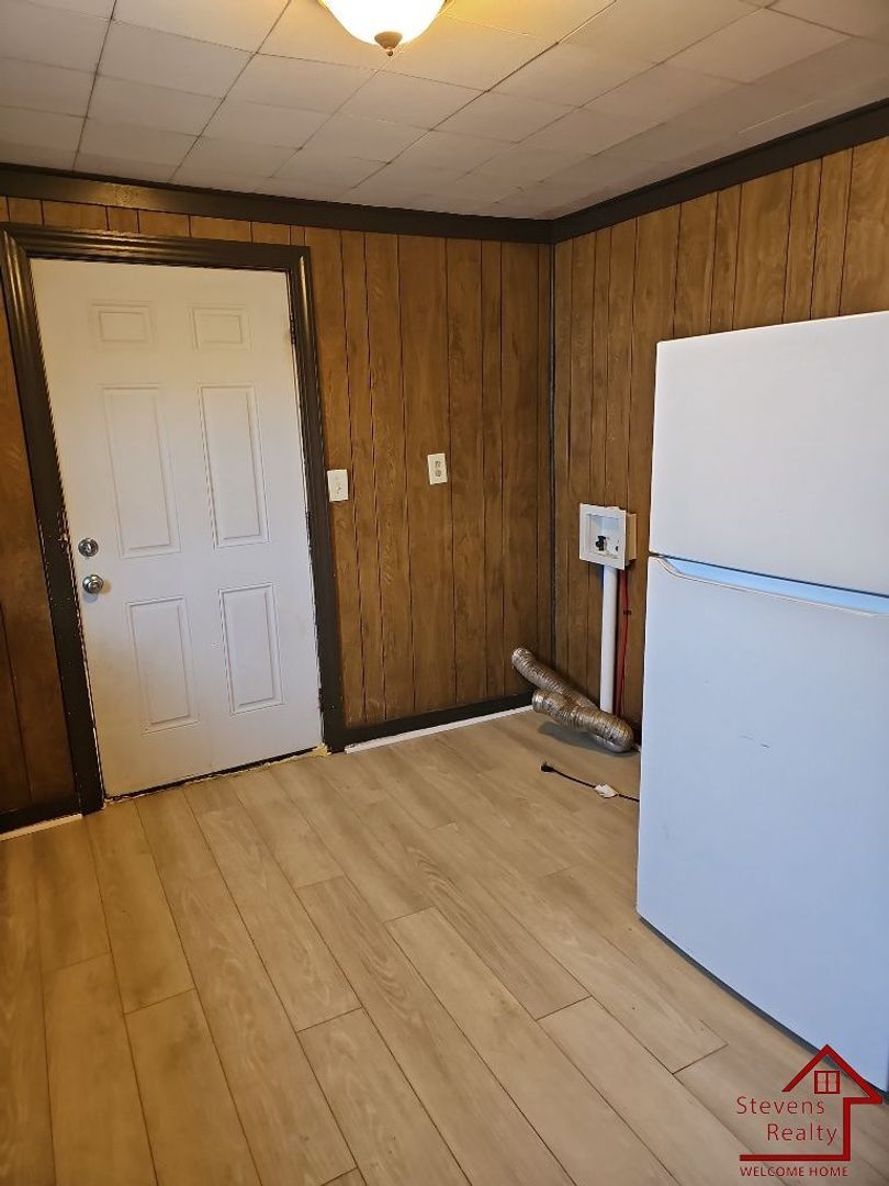 Building Photo - 1002 33rd Ave N