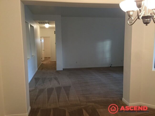 Building Photo - Comfortable 3-Bedroom, 2-Bath Home with Modern Kitchen