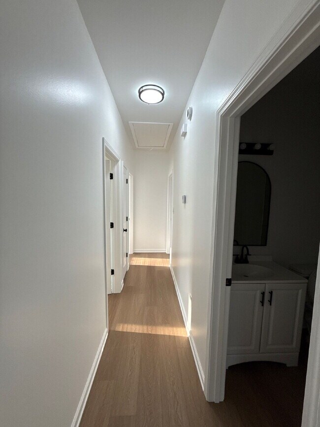 Building Photo - Fully Renovated Spacious 3BR in South Memphis – Section 8 Welcome