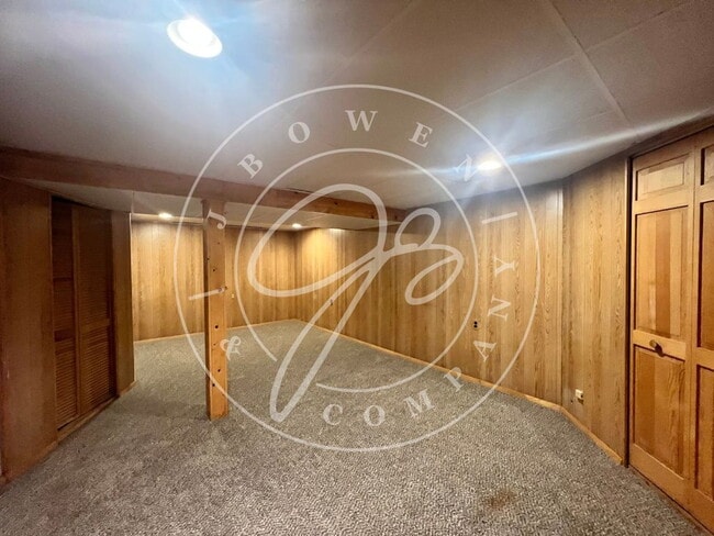 Building Photo - "Charming 4-Bed Home with Finished Basemen...