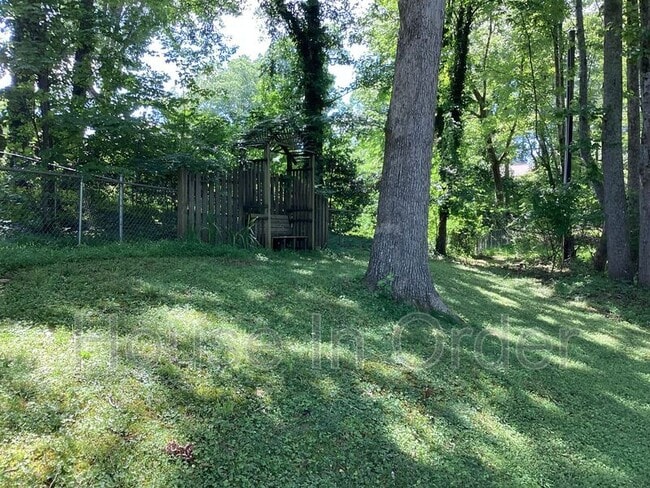 Building Photo - 12 Rockwood Ln