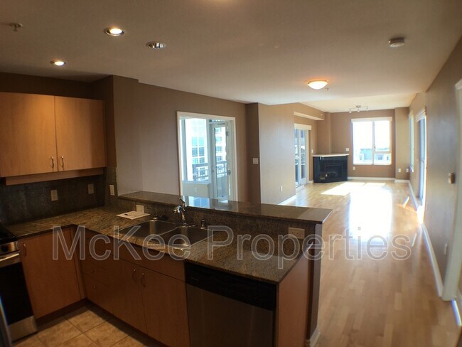 Building Photo - 300 W Beech St