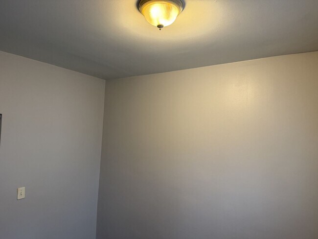 Building Photo - 10800 S Hoxie Ave