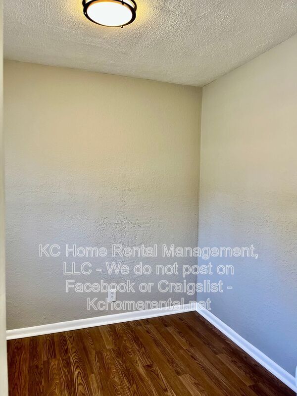 Building Photo - 4042 Paseo Blvd