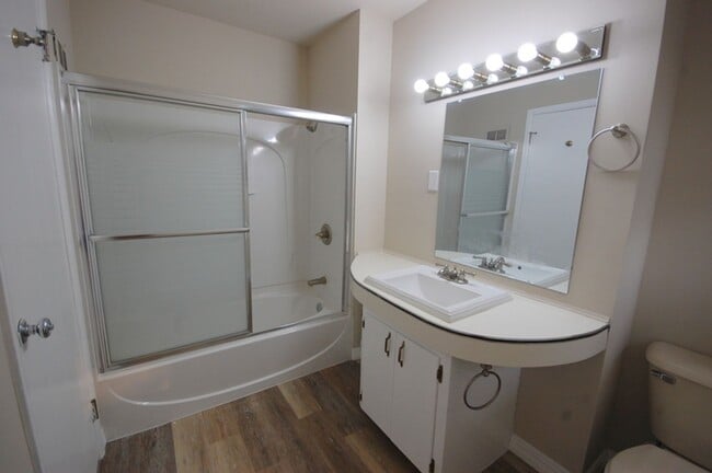 Building Photo - 3 Bedroom 2 Bathroom 2 Stall Attached Garage - Boone Iowa