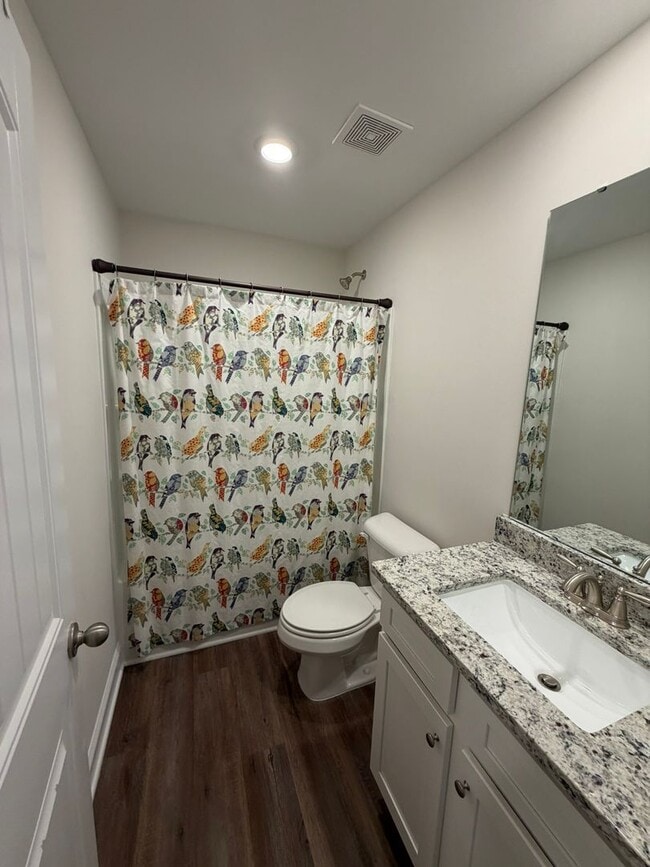 Building Photo - Spacious townhome in Riverwalk