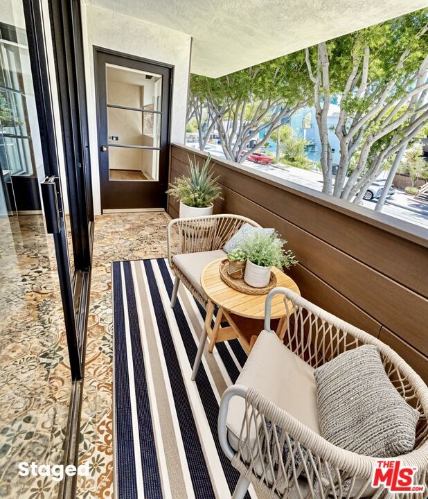 Primary Photo - 911 Kings Rd