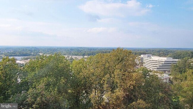 Building Photo - 8370 Greensboro Dr