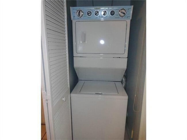 Building Photo - 51 Whitehead Cir