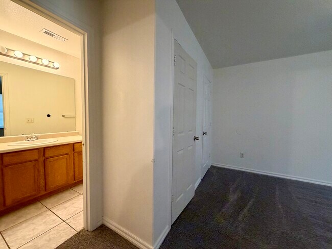 Building Photo - 297 Graystone Cir