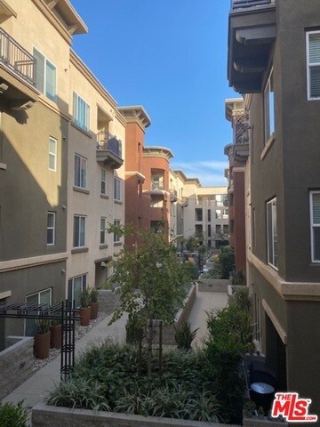 Building Photo - 6020 S Seabluff Dr