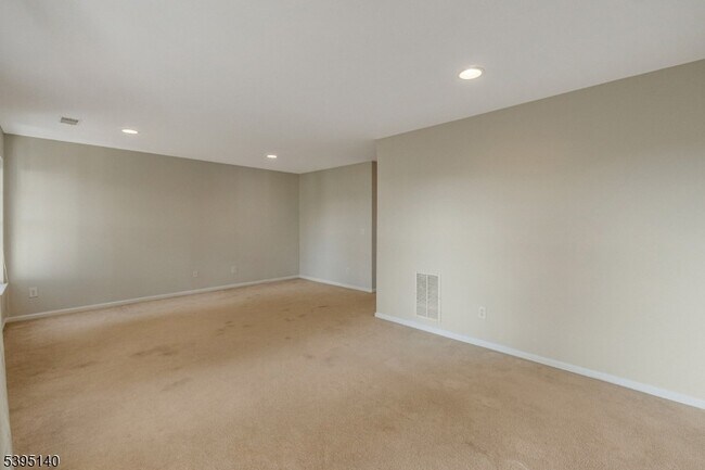 Building Photo - 105 Wallace Ct