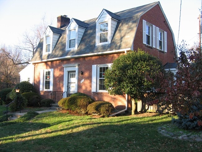 Building Photo - 1811 N Edgewood St