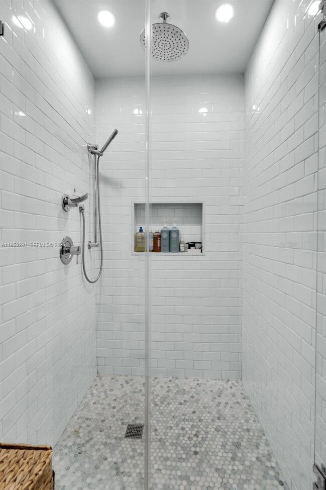 Building Photo - 9550 NW 1st Ave