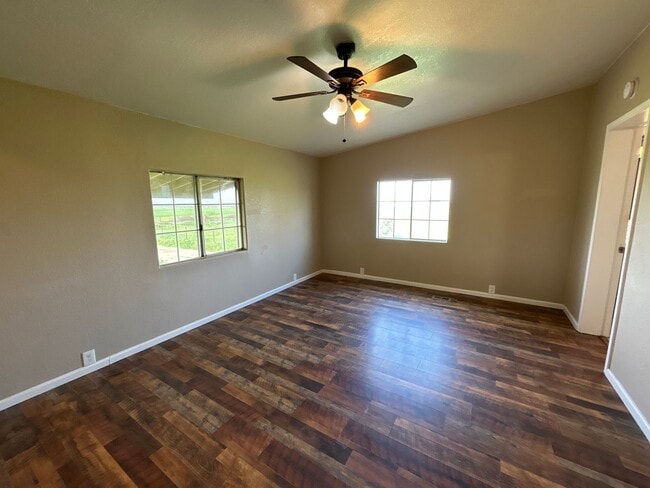 Building Photo - Country home for rent