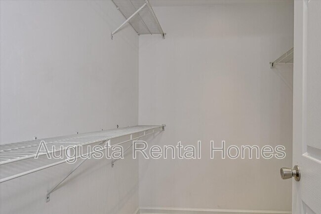 Building Photo - 4728 Laural Oak Dr