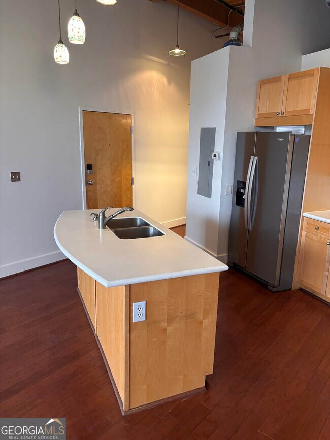 Building Photo - 204 Walker St SW