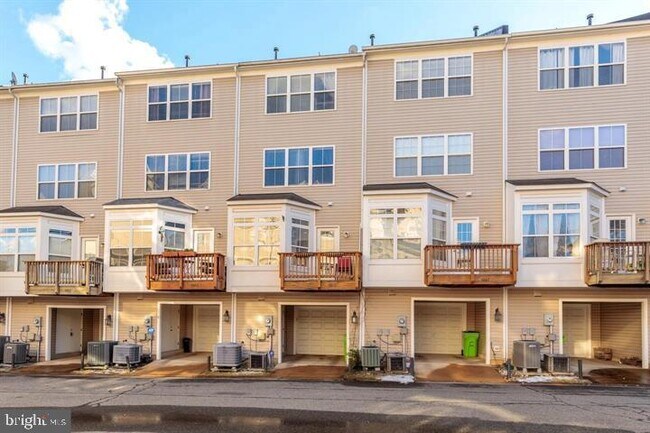 Building Photo - 5059 Kilburn St