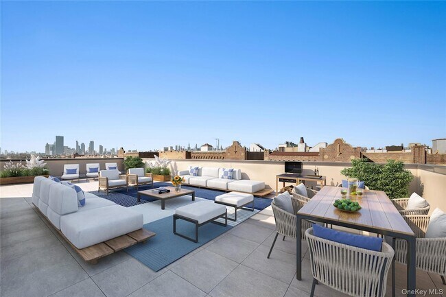 Building Photo - 2815 35th Street Unit 5A